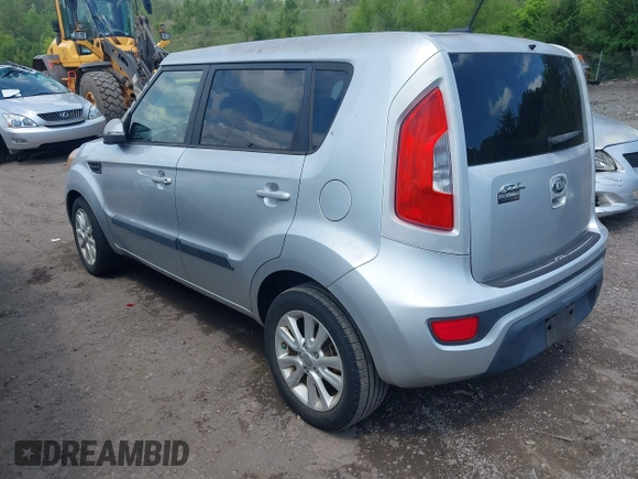 2013 Kia Soul + z VIN KNDJT2A66D7525412, wystawiony jako IAAI lot #42177636 z przebiegiem 67 310 mil mil oraz . Historia ofert i sprzedaży dostępna na DreamBid. Obrazek 3.