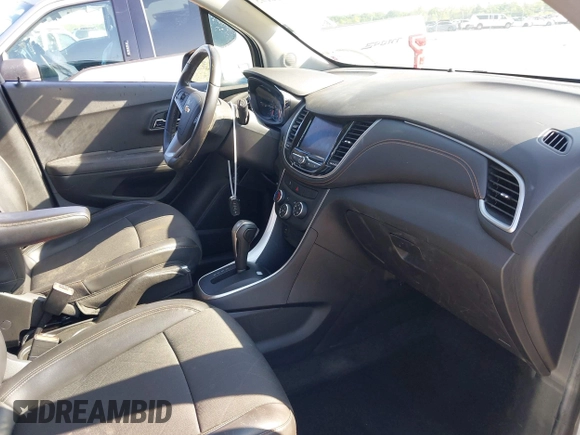 2020 Chevrolet Trax LT with VIN KL7CJLSBXLB039596, listed as a IAAI auction lot 41986195 with 25,538 mi miles and . Bid and sale history available at DreamBid. Image 5.