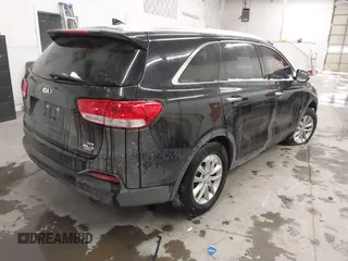 2018 Kia Sorento LX with VIN 5XYPG4A32JG383316, listed as a IAAI auction lot 41578609 with 1 mi miles. Bid and sale history available at carsss.com. Image 4.