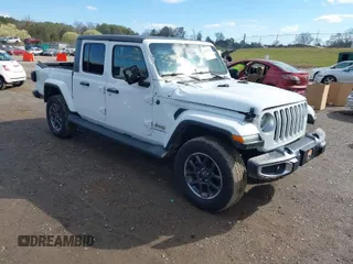 2020 Jeep Gladiator Overland z VIN 1C6HJTFG1LL107641, wystawiony jako IAAI lot #41847586 z przebiegiem 69 664 mil mil oraz . Historia ofert i sprzedaży dostępna na DreamBid. Obrazek 1.