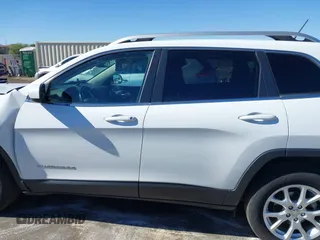 2016 Jeep Cherokee Altitude with VIN 1C4PJLCB6GW200348, listed as a IAAI auction lot 40791569 with 95,600 mi miles. Bid and sale history available at carsss.com. Image 14.