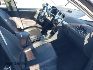 2022 Volkswagen Tiguan SE z VIN 3VV2B7AX4NM036657, wystawiony jako IAAI lot #41591503 z przebiegiem 45 416 mil mil oraz . Historia ofert i sprzedaży dostępna na DreamBid. Obrazek 5.