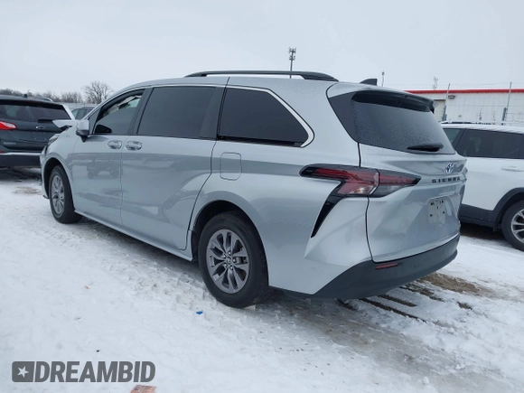 2023 Toyota Sienna LE with VIN 5TDKRKEC7PS179092, listed as a IAAI auction lot 41277144 with 29,861 mi miles. Bid and sale history available at carsss.com. Image 3.