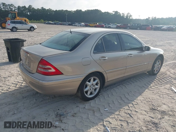 2002 Mercedes-Benz C 230/260/280/320 z VIN WDBRF61J72F207922, wystawiony jako IAAI lot #42557977 z przebiegiem 145 189 mil mil oraz . Historia ofert i sprzedaży dostępna na DreamBid. Obrazek 4.
