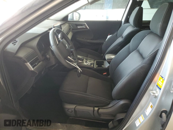 2023 Mitsubishi Outlander ES z VIN JA4J3TA84PZ010144, wystawiony jako Copart lot #53004255 z przebiegiem 63 236 mil mil oraz Szkoda całkowita • Salvage title. Historia ofert i sprzedaży dostępna na DreamBid. Obrazek 7.