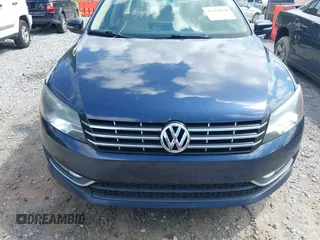 2013 Volkswagen Passat SE z VIN 1VWBN7A34DC035637, wystawiony jako IAAI lot #42362830 z przebiegiem 149 981 mil mil oraz . Historia ofert i sprzedaży dostępna na DreamBid. Obrazek 6.
