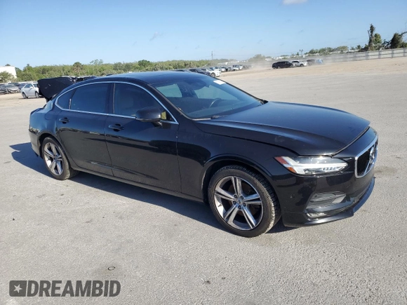 2018 Volvo S90 Momentum z VIN LVY982AK3JP034995, wystawiony jako Copart lot #51931515 z przebiegiem 69 268 mil mil oraz Tytuł czysty. Historia ofert i sprzedaży dostępna na DreamBid. Obrazek 4.