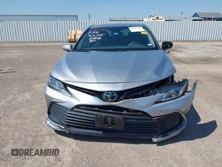 2024 Toyota Camry LE z VIN 4T1R11AKXRU883388, wystawiony jako IAAI lot #41977607 z przebiegiem 8 784 mil mil oraz . Historia ofert i sprzedaży dostępna na DreamBid. Obrazek 12.