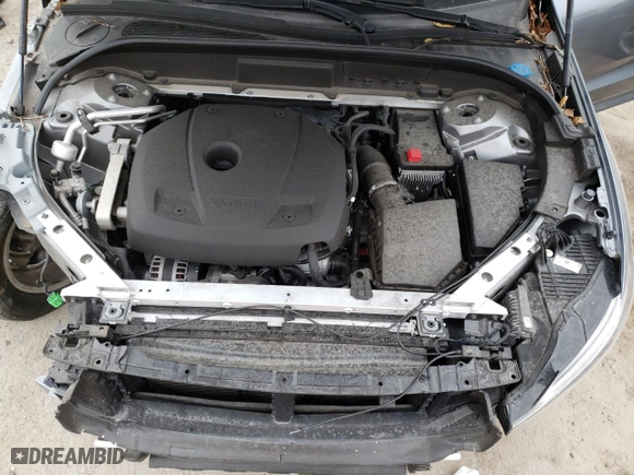 2018 Volvo XC60 Momentum with VIN LYV102RK1JB083592, listed as a Copart auction lot 68032212 with 34,094 mi miles. Bid and sale history available at carsss.com. Image 12.