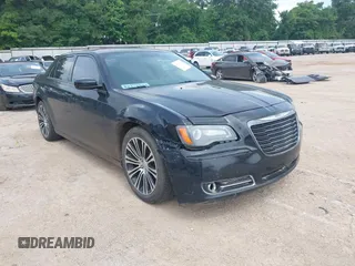 2014 Chrysler 300 S z VIN 2C3CCABG2EH356980, wystawiony jako IAAI lot #42425716 z przebiegiem 206 847 mil mil oraz . Historia ofert i sprzedaży dostępna na DreamBid. Obrazek 1.