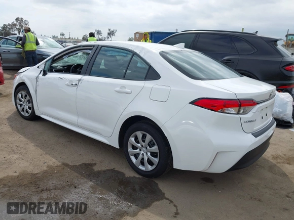 2025 Toyota Corolla LE z VIN 5YFB4MDE2SP229685, wystawiony jako IAAI lot #42083388 z przebiegiem 2 655 mil mil oraz . Historia ofert i sprzedaży dostępna na DreamBid. Obrazek 3.