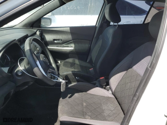2018 Nissan Kicks SV with VIN 3N1CP5CU1JL530747, listed as a Copart auction lot 49911864 with 56,510 mi miles and Clean Title. Bid and sale history available at carsss.com. Image 7.