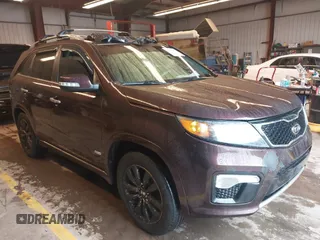 2012 Kia Sorento SX z VIN 5XYKWDA25CG195297, wystawiony jako IAAI lot #42545567 z przebiegiem 214 506 mil mil oraz . Historia ofert i sprzedaży dostępna na DreamBid. Obrazek 1.