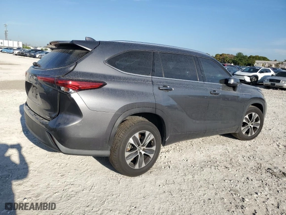 2020 Toyota Highlander XLE with VIN 5TDHZRAH4LS505333, listed as a Copart auction lot 49771285 with 63,759 mi miles and Salvage Title. Bid and sale history available at carsss.com. Image 3.