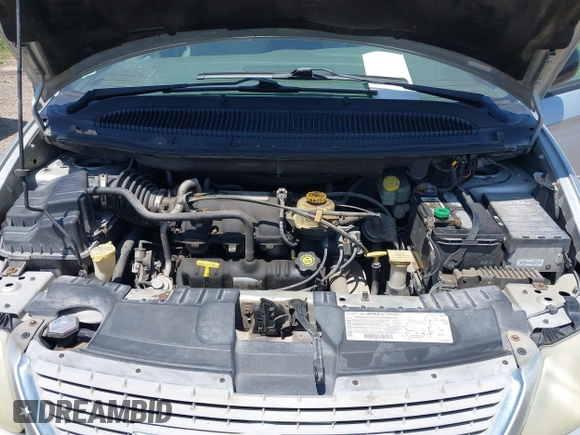 2002 Chrysler Town & Country Limited with VIN 2C8GP64L62R552398, listed as a IAAI auction lot 42021018 with 88,601 mi miles. Bid and sale history available at carsss.com. Image 10.