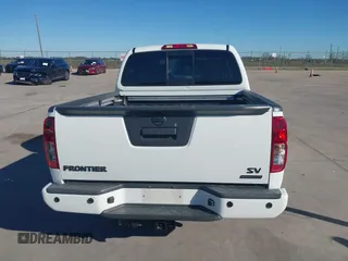 2020 Nissan Frontier SV z VIN 1N6ED0EA8LN715866, wystawiony jako IAAI lot #40888922 z przebiegiem 34 374 mil mil oraz . Historia ofert i sprzedaży dostępna na DreamBid. Obrazek 15.