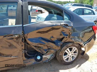 2014 Chevrolet Sonic LT с VIN 1G1JC5SH3E4139348, выставлен на аукционе IAAI как лот 42336984 с пробегом Не указан миль и . История ставок и продаж доступна на DreamBid. Изображение 6.