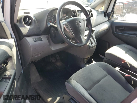 2019 Nissan NV200 S z VIN 3N6CM0KN1KK698735, wystawiony jako Copart lot #55695395 z przebiegiem 140 543 mil mil oraz Szkoda całkowita • Salvage title. Historia ofert i sprzedaży dostępna na DreamBid. Obrazek 8.