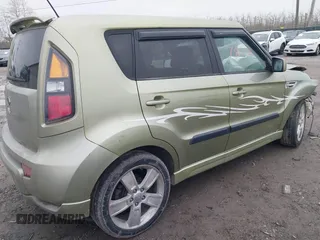 2011 Kia Soul + with VIN KNDJT2A23B7270227, listed as a IAAI auction lot 42007802 with 87,768 mi miles. Bid and sale history available at carsss.com. Image 4.
