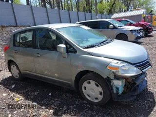 2009 Nissan Versa S z VIN 3N1BC13E19L455441, wystawiony jako IAAI lot #42148367 z przebiegiem 106 182 mil mil oraz . Historia ofert i sprzedaży dostępna na DreamBid. Obrazek 13.