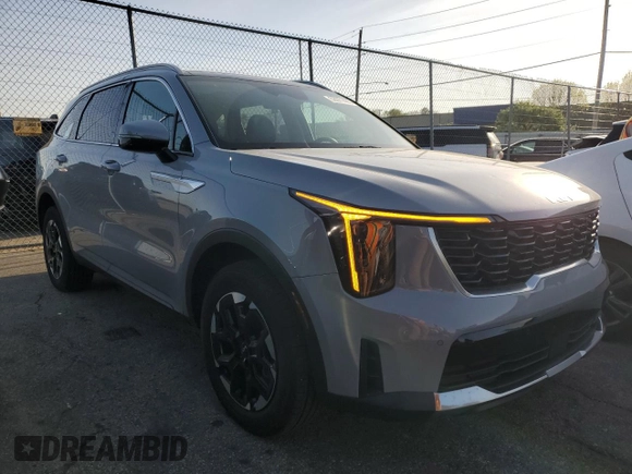 2024 Kia Sorento S z VIN 5XYRLDJC5RG289186, wystawiony jako Copart lot #53971495 z przebiegiem 9711 mil mil oraz Szkoda całkowita • Salvage title. Historia ofert i sprzedaży dostępna na DreamBid. Obrazek 4.