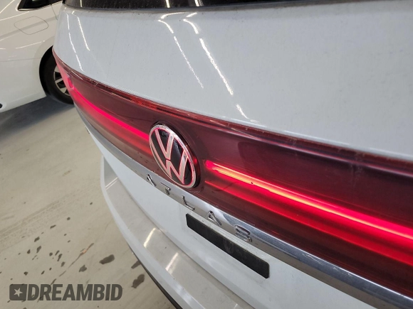 2024 Volkswagen Atlas SE with VIN 1V2HR2CA0RC565397, listed as a IAAI auction lot 42850634 with 20,499 mi miles and . Bid and sale history available at DreamBid. Image 11.