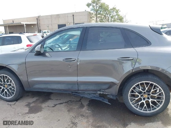 2016 Porsche Macan S with VIN WP1AB2A56GLB45913, listed as a IAAI auction lot 41592222 with 77,586 mi miles. Bid and sale history available at carsss.com. Image 15.