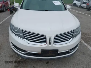 2016 Lincoln MKX Reserve with VIN 2LMTJ6LR3GBL37889, listed as a IAAI auction lot 41951540 with 43,644 mi miles. Bid and sale history available at carsss.com. Image 6.