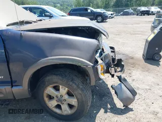 2005 Ford Explorer XLT with VIN 1FMZU73E35UA55808, listed as a IAAI auction lot 42819490 with 211,856 mi miles and . Bid and sale history available at DreamBid. Image 12.
