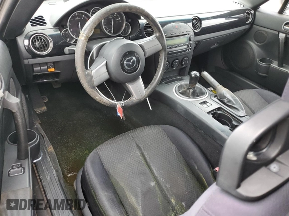 2007 Mazda MX-5 Miata Sport z VIN JM1NC25F970134960, wystawiony jako Copart lot #48422265 z przebiegiem 149 357 mil mil oraz Czysty tytuł • Clean title. Historia ofert i sprzedaży dostępna na DreamBid. Obrazek 8.