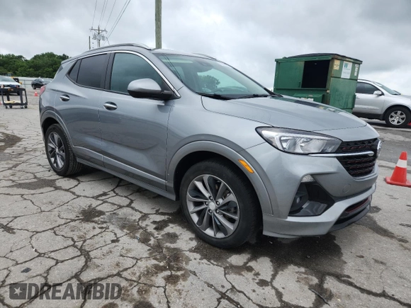 2023 Buick Encore GX Select z VIN KL4MMDSL6PB066405, wystawiony jako Copart lot #59940995 z przebiegiem 26 385 mil mil oraz Czysty tytuł • Clean title. Historia ofert i sprzedaży dostępna na DreamBid. Obrazek 4.