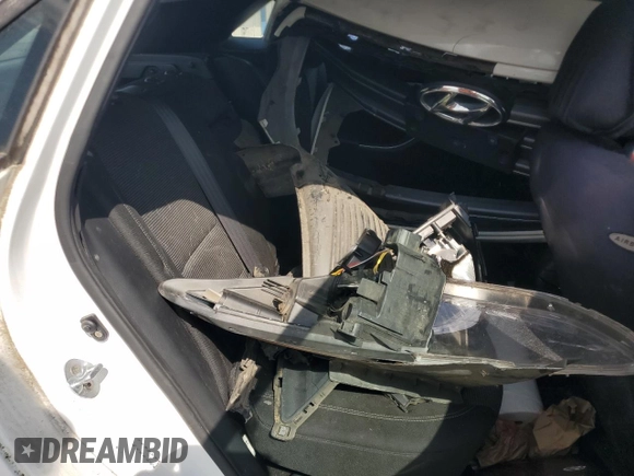 2017 Hyundai Elantra z VIN KMHD35LHXHU381525, wystawiony jako Copart lot #54677875 z przebiegiem 121 960 mil mil oraz Szkoda całkowita • Salvage title. Historia ofert i sprzedaży dostępna na DreamBid. Obrazek 10.