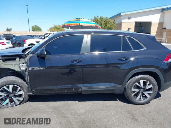 2023 Volkswagen Atlas SE z VIN 1V2DC2CA0PC206192, wystawiony jako IAAI lot #41856061 z przebiegiem 23 572 mil mil oraz . Historia ofert i sprzedaży dostępna na DreamBid. Obrazek 15.