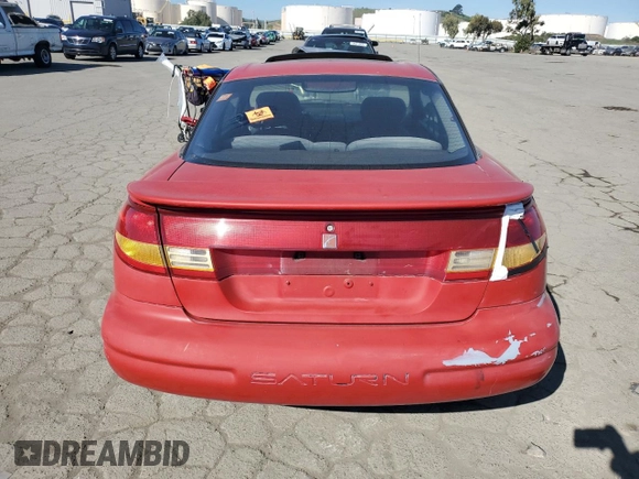 1999 Saturn SC z VIN 1G8ZY127XXZ314531, wystawiony jako Copart lot #49653805 z przebiegiem 130 457 mil mil oraz Szkody całkowita. Historia ofert i sprzedaży dostępna na DreamBid. Obrazek 6.