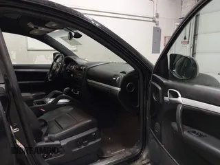 2008 Porsche Cayenne S z VIN WP1AB29P88LA36991, wystawiony jako IAAI lot #42019431 z przebiegiem 149 579 mil mil oraz . Historia ofert i sprzedaży dostępna na DreamBid. Obrazek 5.