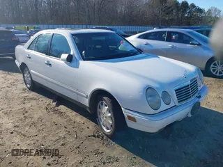 1999 Mercedes-Benz E-Class with VIN WDBJF82H0XX015778, listed as a IAAI auction lot 41269886 with 184,011 mi miles. Bid and sale history available at carsss.com. Image 1.