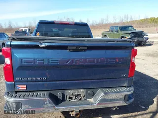 2019 Chevrolet Silverado 1500 LT with VIN 1GCRYDED2KZ262281, listed as a IAAI auction lot 41821511 with 107,341 mi miles. Bid and sale history available at carsss.com. Image 16.