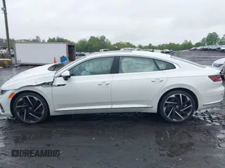 2023 Volkswagen Arteon SEL Premium R-Line z VIN WVWTR7AN4PE014292, wystawiony jako IAAI lot #42331800 z przebiegiem 6 389 mil mil oraz . Historia ofert i sprzedaży dostępna na DreamBid. Obrazek 14.