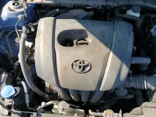 2019 Toyota Yaris L z VIN 3MYDLBYV4KY526369, wystawiony jako Copart lot #69362185 z przebiegiem 106 809 mil mil oraz Szkoda całkowita • Salvage title. Historia ofert i sprzedaży dostępna na DreamBid. Obrazek 13.
