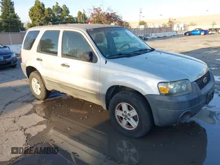 2007 Ford Escape XLS with VIN 1FMYU02Z07KB60389, listed as a IAAI auction lot 41135613 with 124,813 mi miles. Bid and sale history available at carsss.com. Image 1.