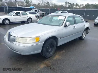 2000 Lincoln Town Car Executive with VIN 1LNHM81W8YY856664, listed as a IAAI auction lot 41532255 with 207,133 mi miles. Bid and sale history available at carsss.com. Image 17.
