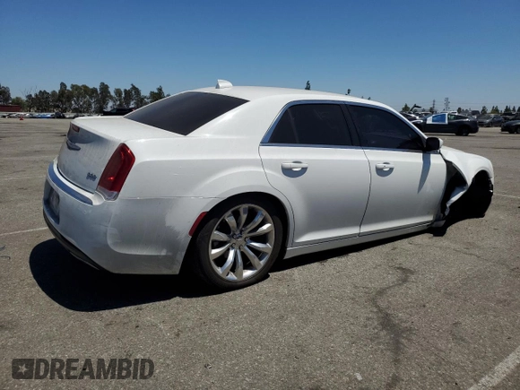 2019 Chrysler 300 Touring z VIN 2C3CCAAG6KH590956, wystawiony jako Copart lot #64140745 z przebiegiem 85 145 mil mil oraz Szkoda całkowita • Salvage title. Historia ofert i sprzedaży dostępna na DreamBid. Obrazek 3.