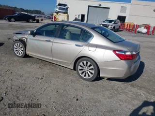 2013 Honda Accord Sdn EX-L with VIN 1HGCR2F82DA137163, listed as a IAAI auction lot 41636283 with 216,743 mi miles. Bid and sale history available at carsss.com. Image 3.
