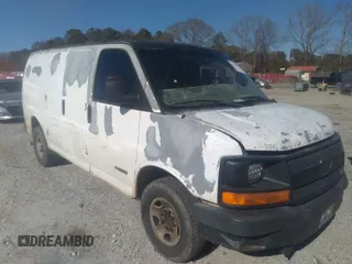 2006 Chevrolet Express Cargo Van with VIN 1GCGG25V861193415, listed as a IAAI auction lot 41674917 with 526,723 mi miles. Bid and sale history available at carsss.com. Image 1.