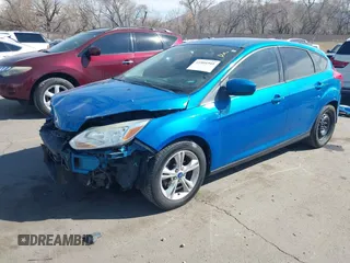 2012 Ford Focus SE z VIN 1FAHP3K29CL234239, wystawiony jako IAAI lot #41901941 z przebiegiem 186 526 mil mil oraz . Historia ofert i sprzedaży dostępna na DreamBid. Obrazek 18.