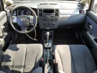 2007 Nissan Versa SL z VIN 3N1BC11E77L451507, wystawiony jako Copart lot #59663715 z przebiegiem 132 363 mil mil oraz Szkoda całkowita • Salvage title. Historia ofert i sprzedaży dostępna na DreamBid. Obrazek 8.