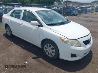 2009 Toyota Corolla z VIN JTDBL40E399089123, wystawiony jako IAAI lot #42767798 z przebiegiem 240 641 mil mil oraz . Historia ofert i sprzedaży dostępna na DreamBid. Obrazek 1.