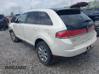 2008 Lincoln MKX z VIN 2LMDU88C98BJ11756, wystawiony jako IAAI lot #42184870 z przebiegiem 170 405 mil mil oraz . Historia ofert i sprzedaży dostępna na DreamBid. Obrazek 3.
