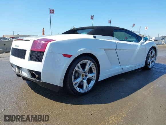 2008 Lamborghini Gallardo z VIN ZHWGU22T18LA07324, wystawiony jako IAAI lot #41835407 z przebiegiem 26 552 mil mil oraz . Historia ofert i sprzedaży dostępna na DreamBid. Obrazek 4.