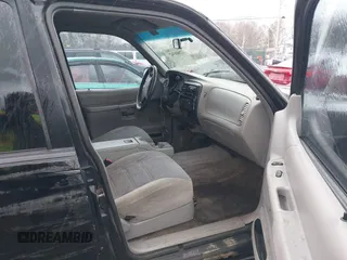 1998 Ford Explorer XL z VIN 1FMZU34X1WUC75250, wystawiony jako IAAI lot #42008342 z przebiegiem 240 785 mil mil oraz . Historia ofert i sprzedaży dostępna na DreamBid. Obrazek 5.